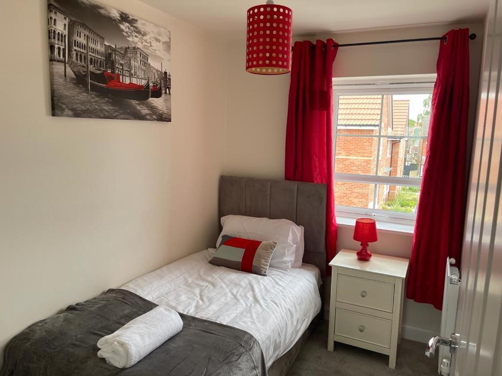 Vila Stunning 3-Bed Risa House In Beeston Nottingham Exteriér fotografie