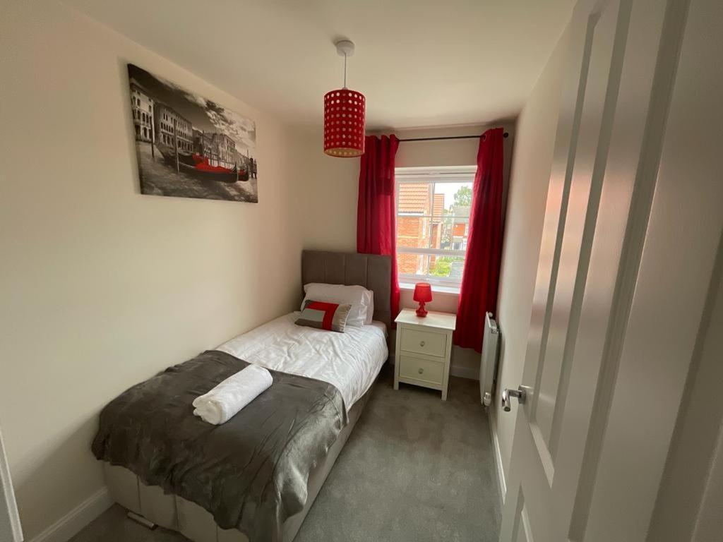 Vila Stunning 3-Bed Risa House In Beeston Nottingham Exteriér fotografie